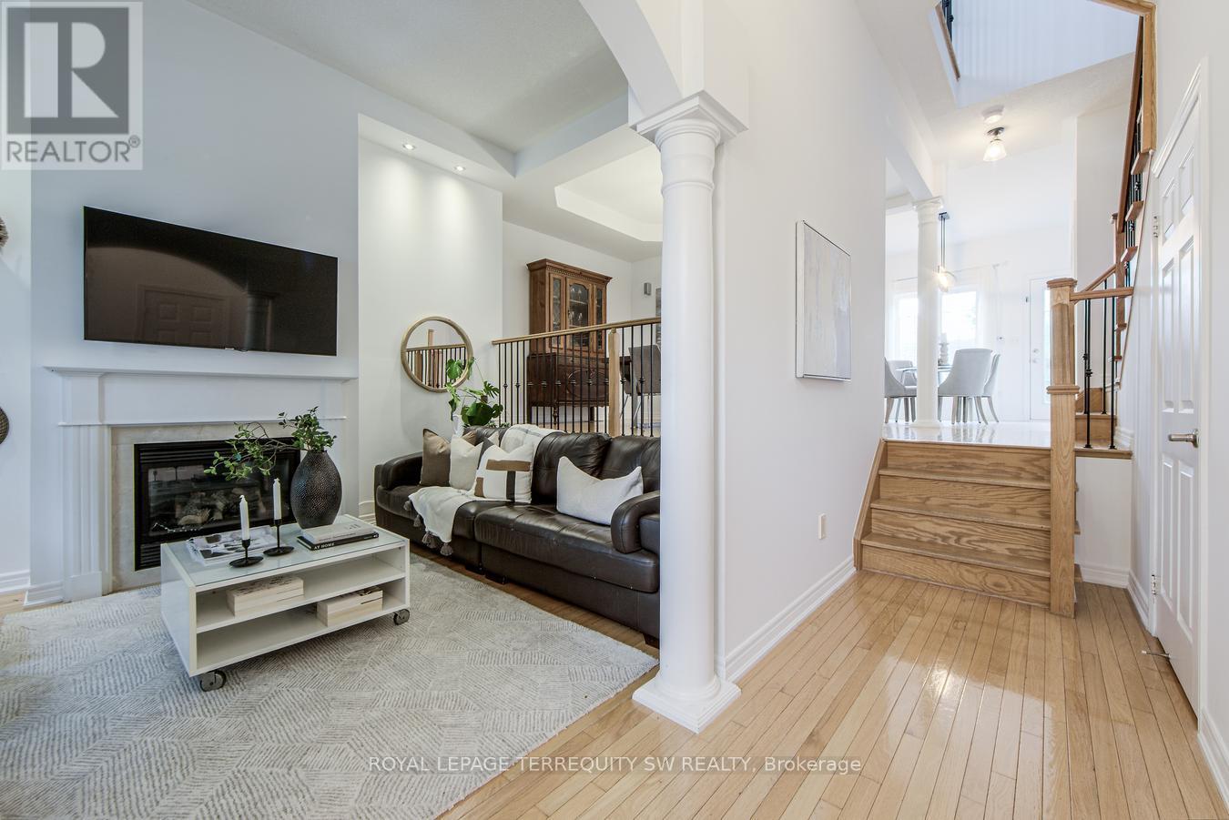 3895 Eglinton Avenue W, Mississauga, Ontario  L5M 7Z7 - Photo 3 - W12432580