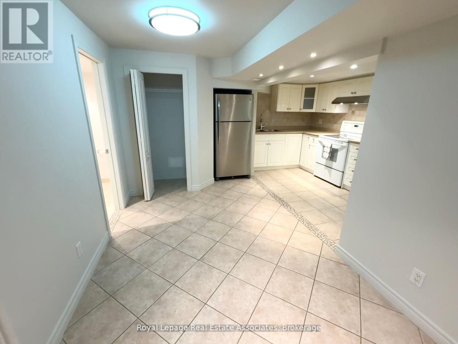 Lower - 282 Oxbow Crescent, Mississauga, Ontario  L4Z 2S3 - Photo 11 - W12432591