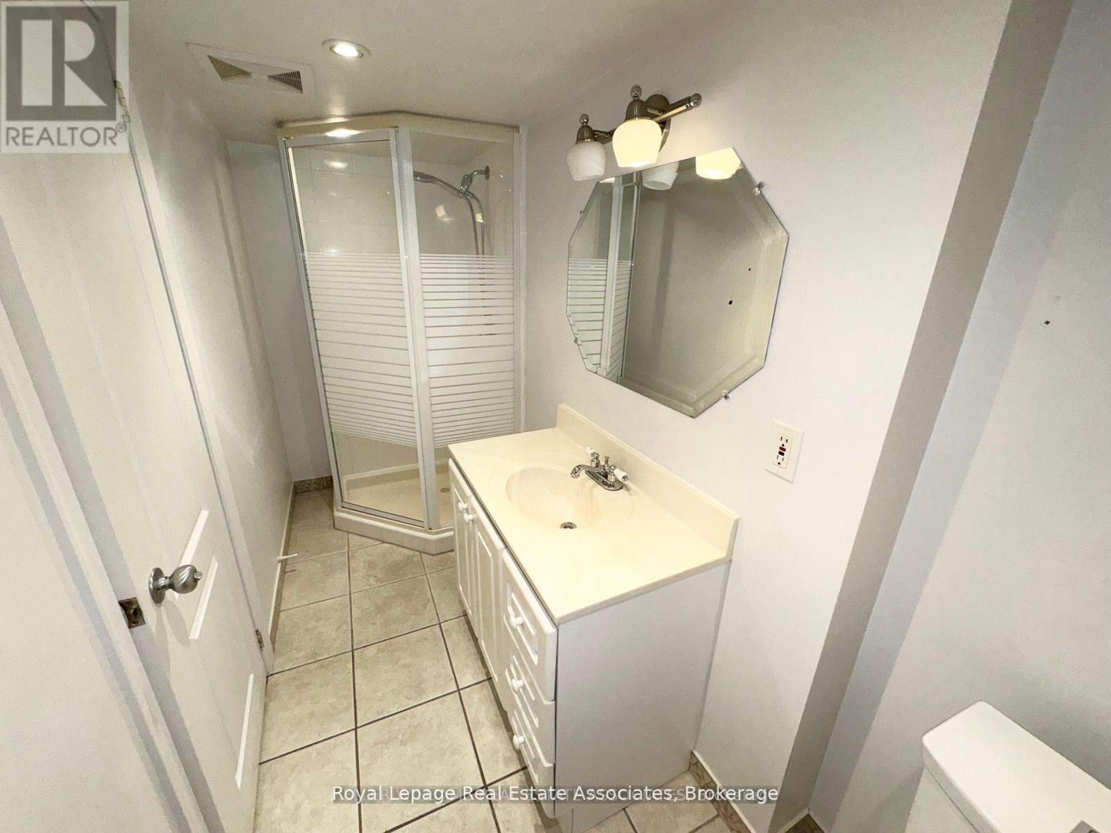 Lower - 282 Oxbow Crescent, Mississauga, Ontario  L4Z 2S3 - Photo 13 - W12432591