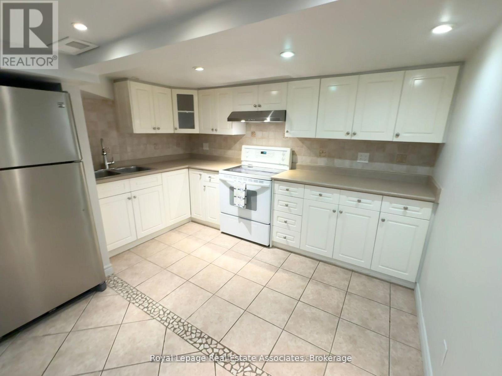 Lower - 282 Oxbow Crescent, Mississauga, Ontario  L4Z 2S3 - Photo 9 - W12432591