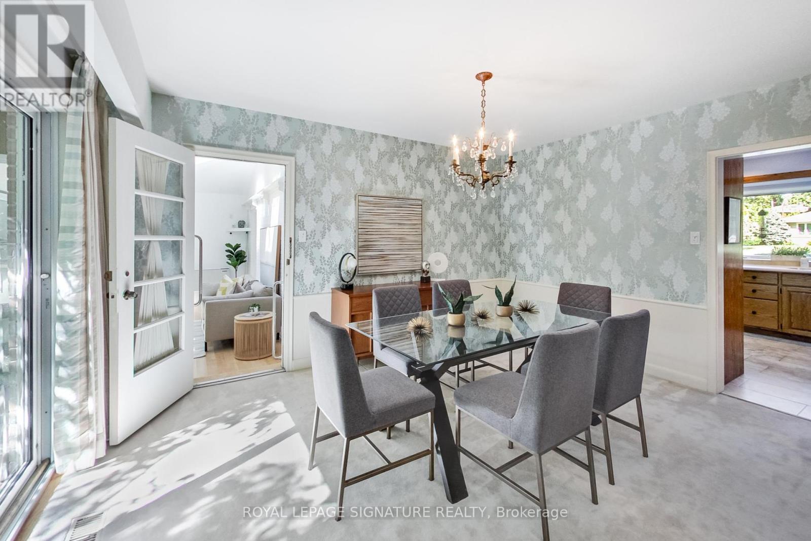 284 Woodland Drive, Oakville, Ontario  L6J 4W5 - Photo 10 - W12432593