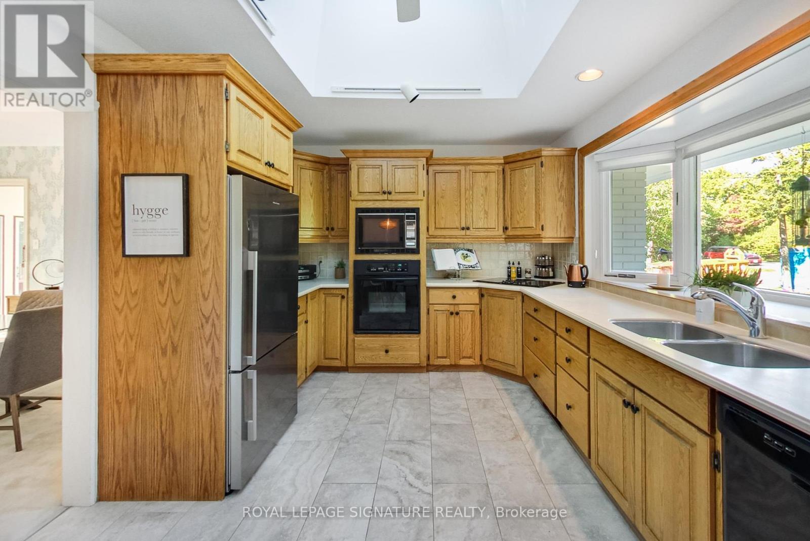 284 Woodland Drive, Oakville, Ontario  L6J 4W5 - Photo 17 - W12432593