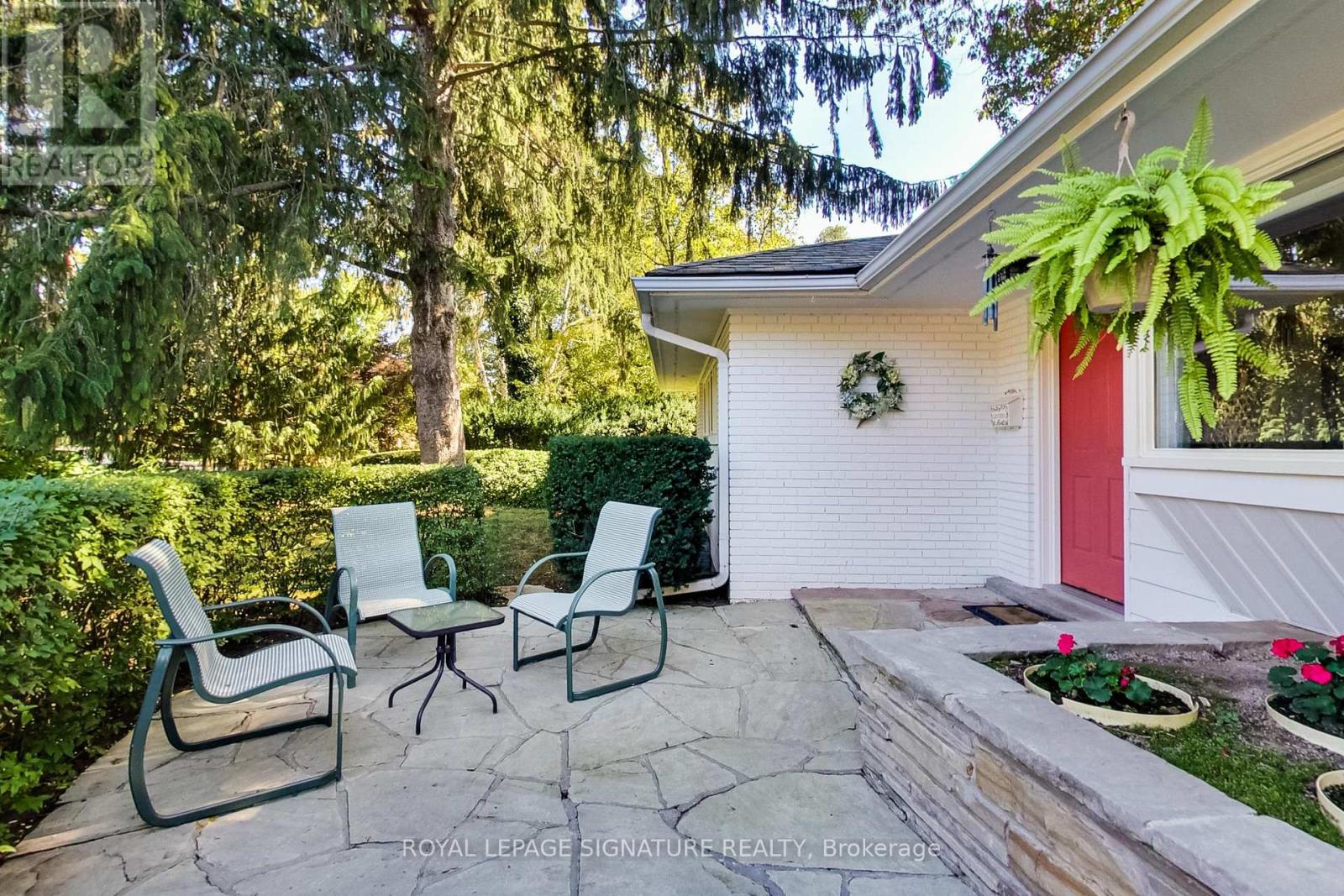 284 Woodland Drive, Oakville, Ontario  L6J 4W5 - Photo 2 - W12432593
