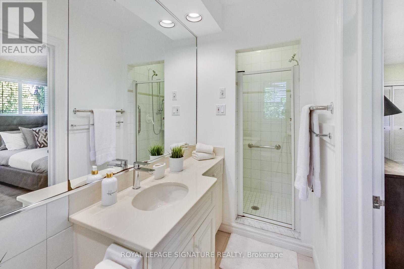 284 Woodland Drive, Oakville, Ontario  L6J 4W5 - Photo 22 - W12432593