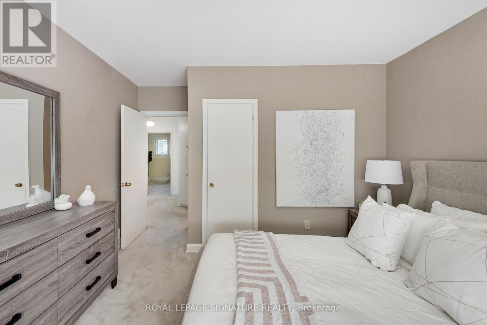 284 Woodland Drive, Oakville, Ontario  L6J 4W5 - Photo 25 - W12432593