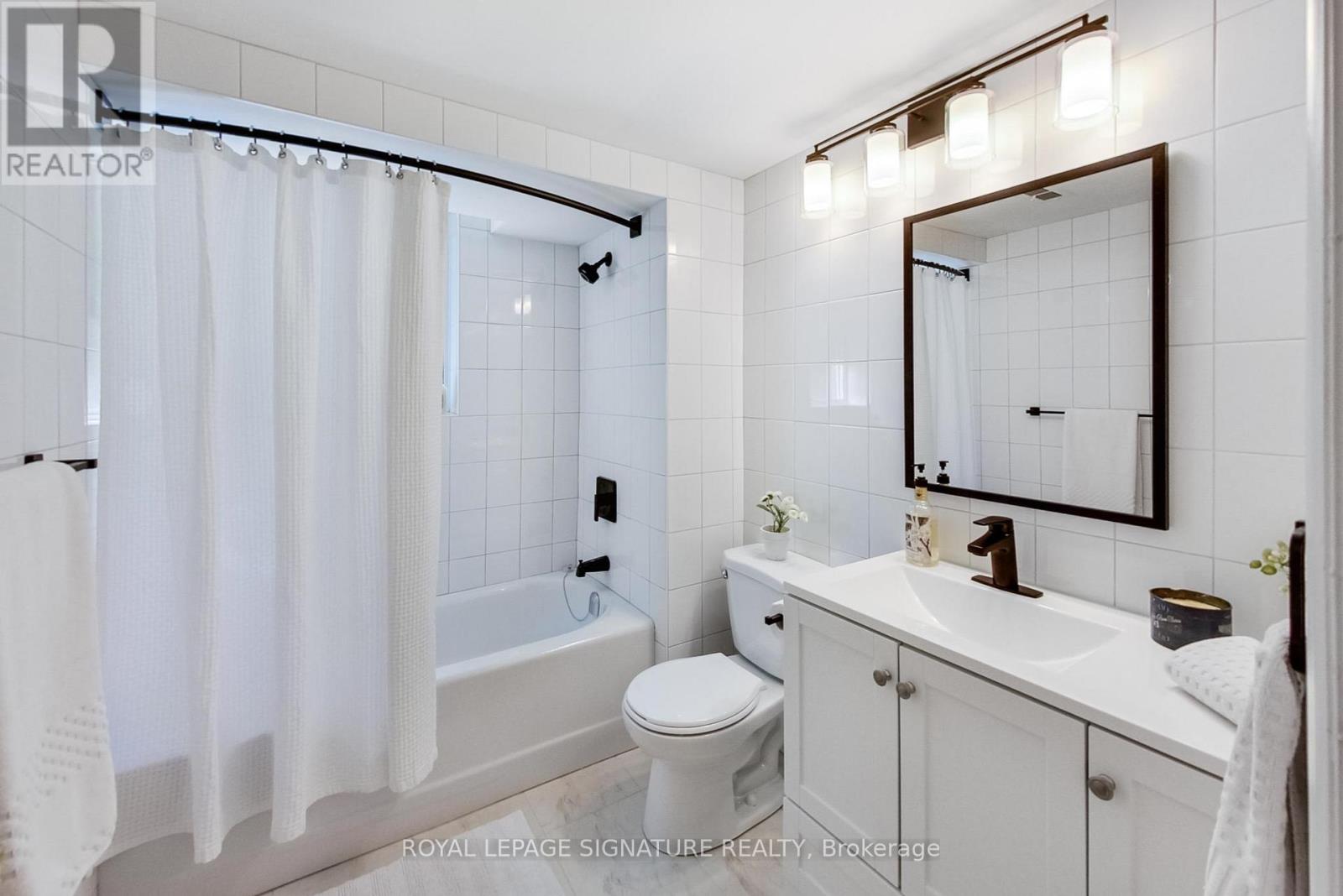 284 Woodland Drive, Oakville, Ontario  L6J 4W5 - Photo 40 - W12432593