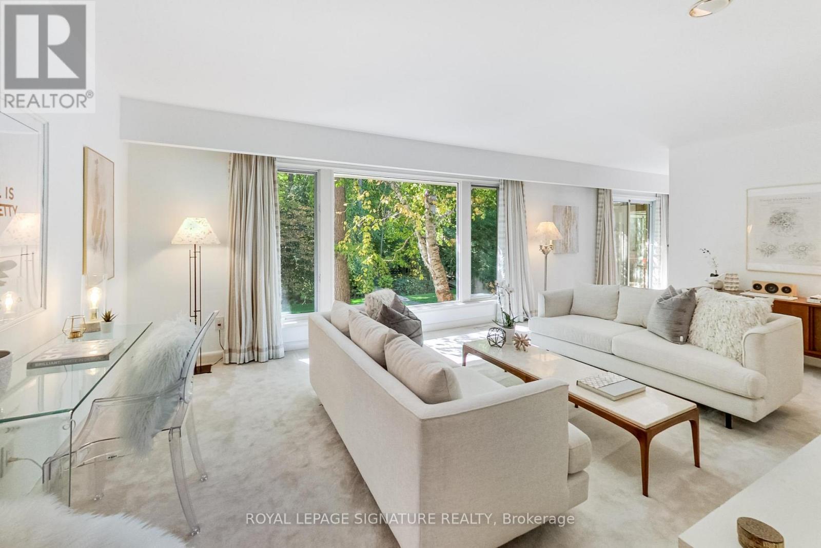 284 Woodland Drive, Oakville, Ontario  L6J 4W5 - Photo 5 - W12432593