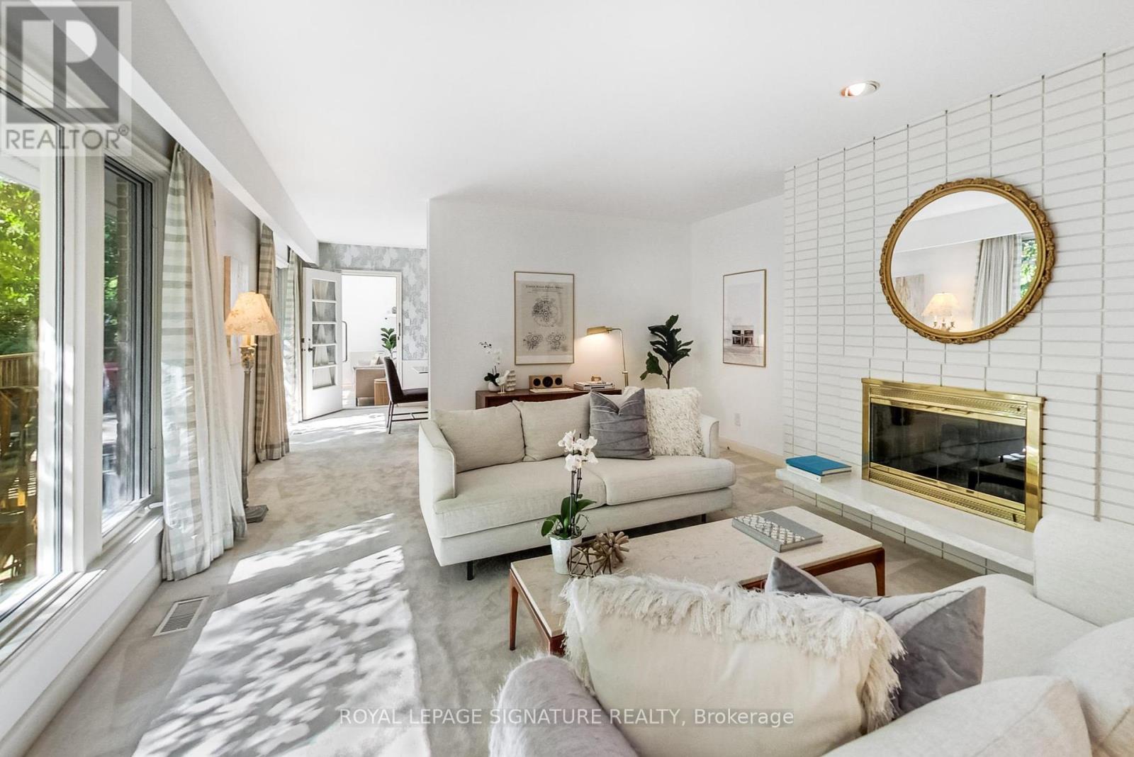 284 Woodland Drive, Oakville, Ontario  L6J 4W5 - Photo 6 - W12432593