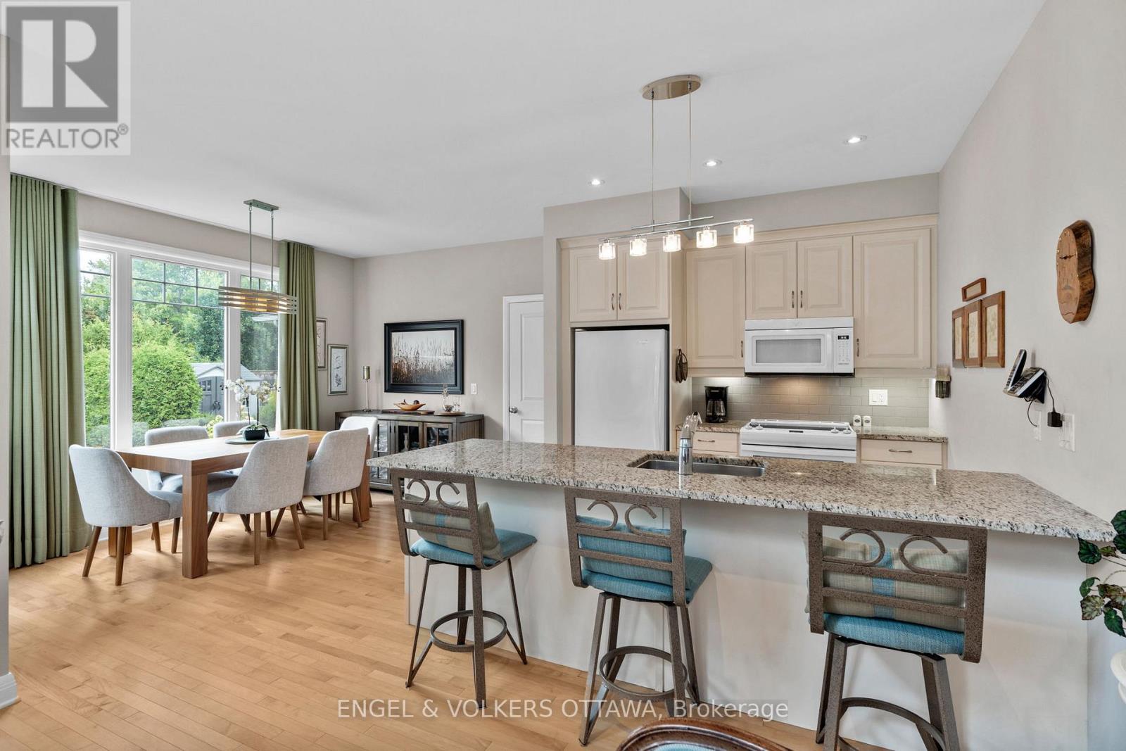 27 Esquimault Avenue, Ottawa, Ontario  K2H 6Z4 - Photo 12 - X12432658