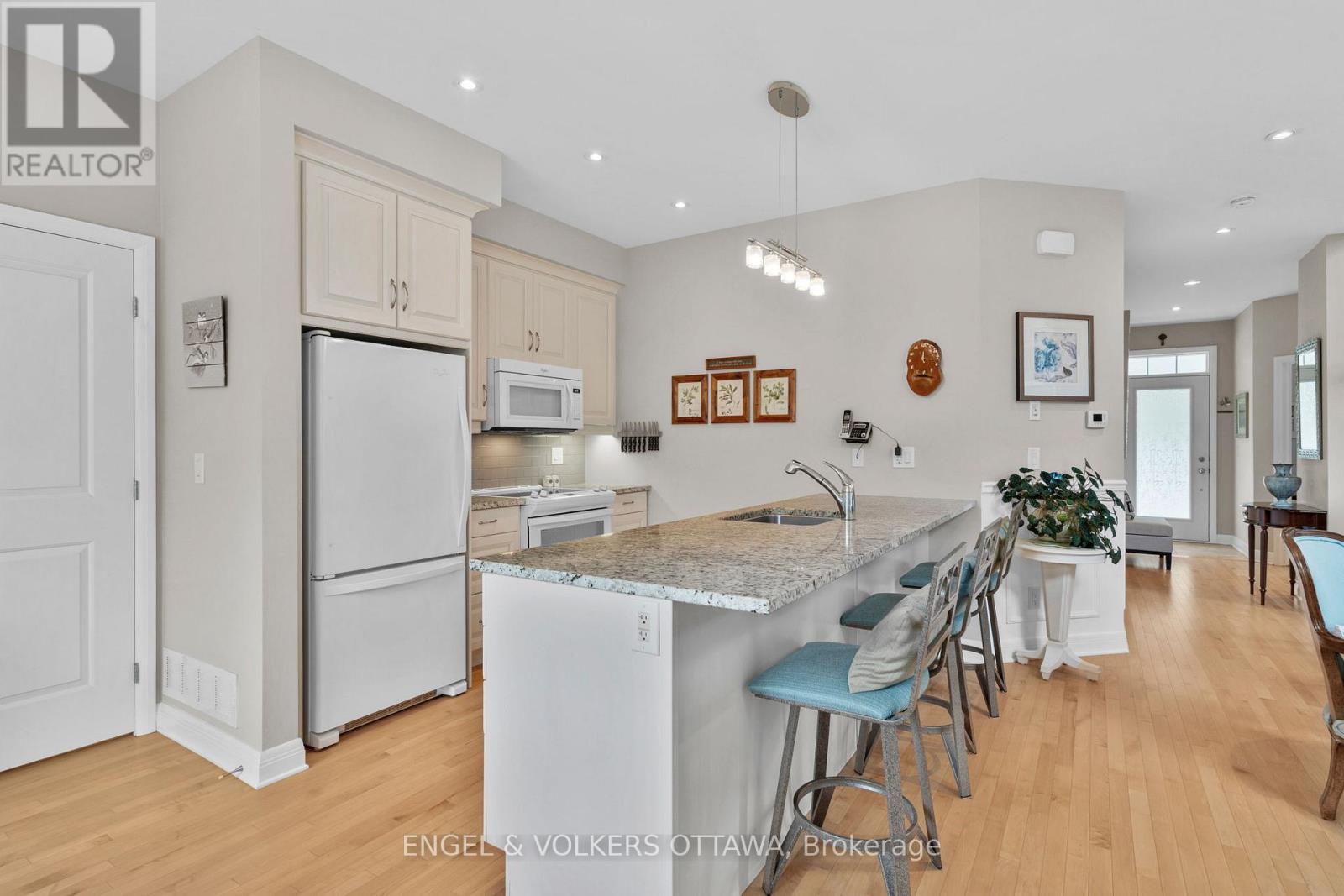 27 Esquimault Avenue, Ottawa, Ontario  K2H 6Z4 - Photo 13 - X12432658