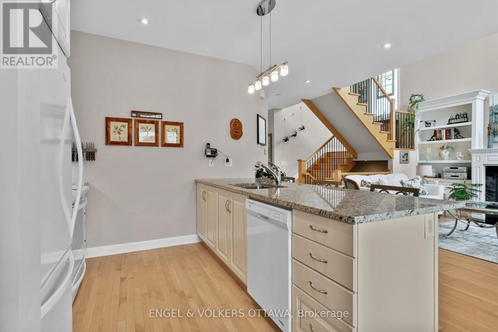27 Esquimault Avenue, Ottawa, Ontario  K2H 6Z4 - Photo 14 - X12432658