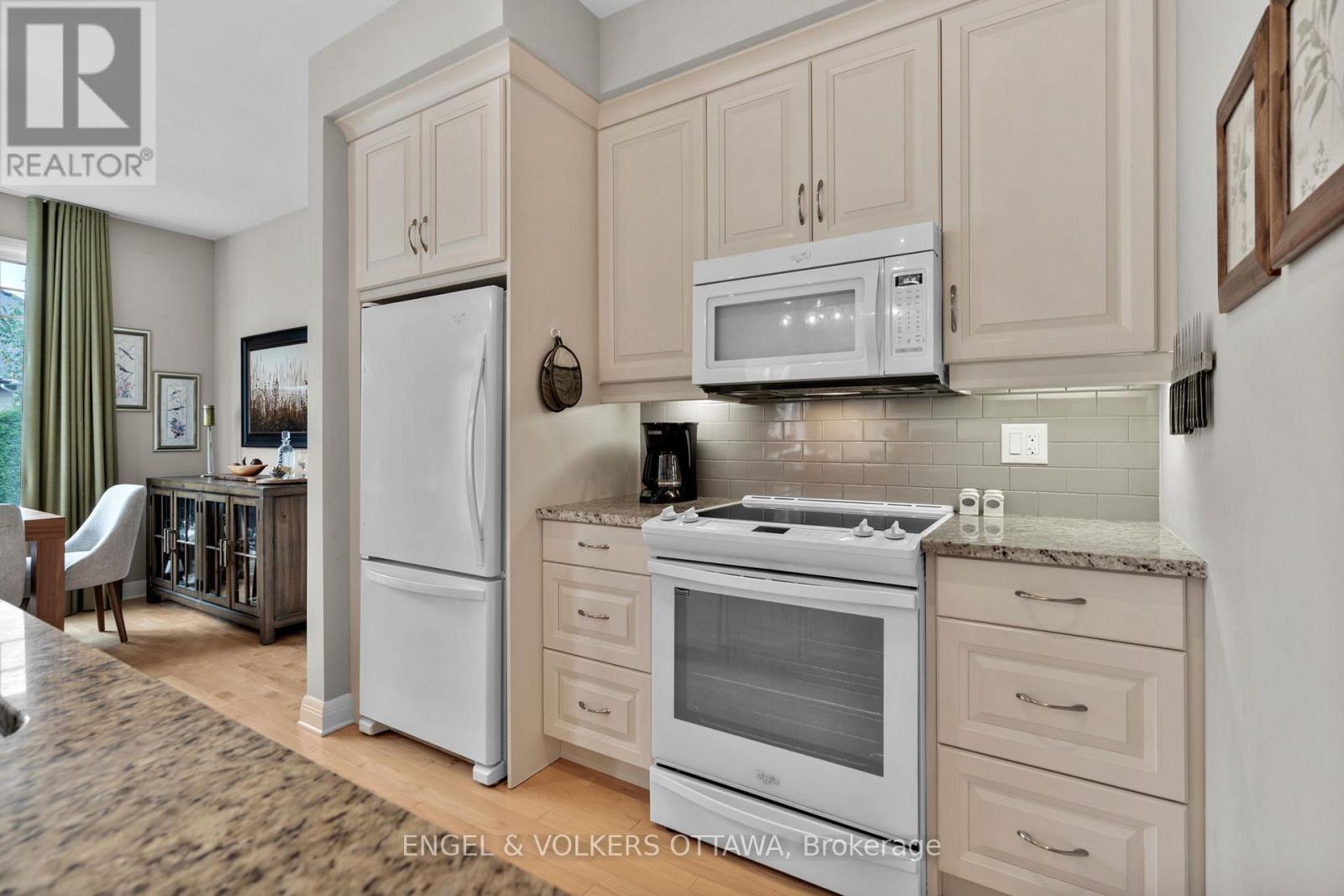 27 Esquimault Avenue, Ottawa, Ontario  K2H 6Z4 - Photo 16 - X12432658