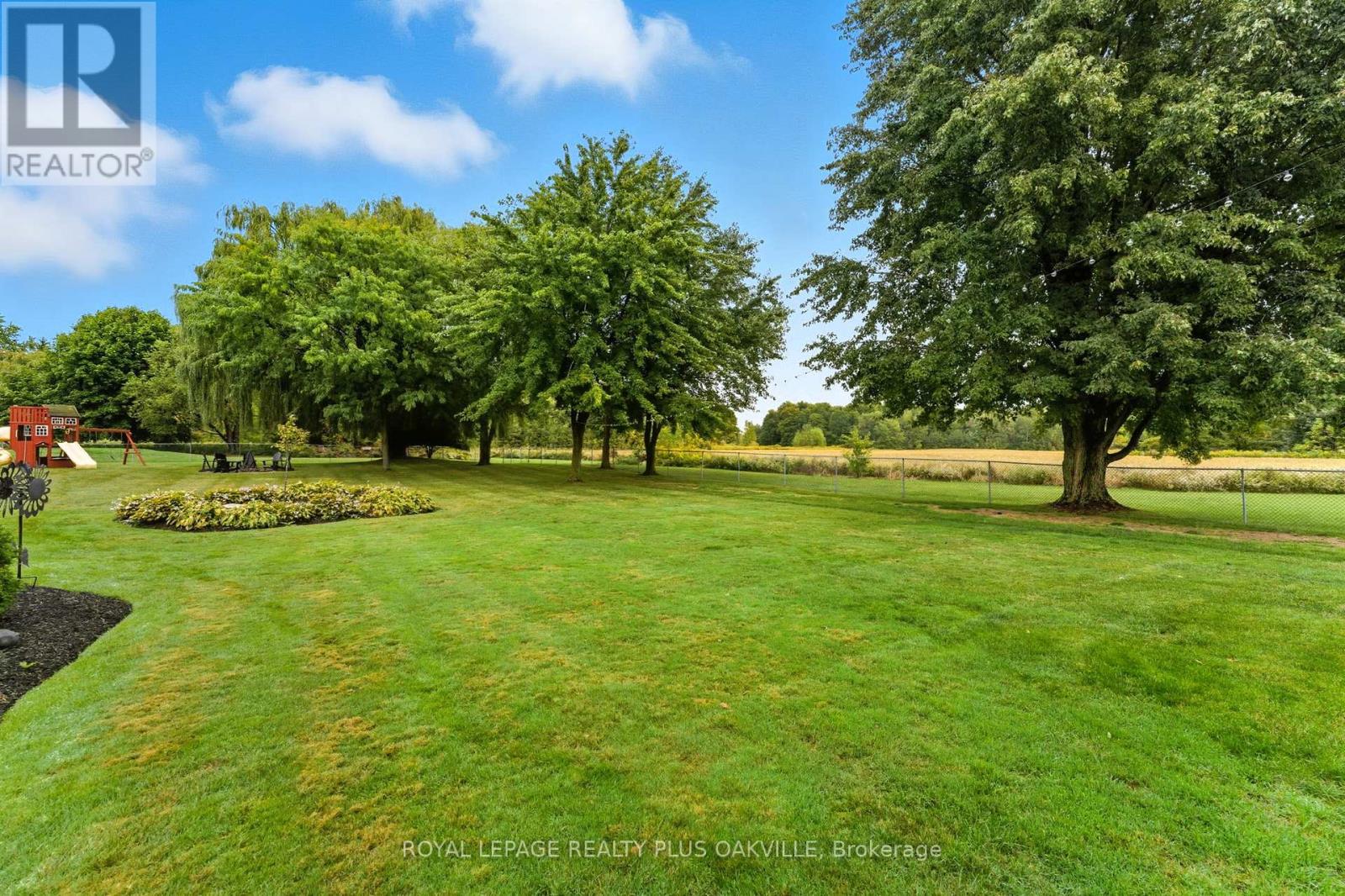 9904 Dickenson Road W, Hamilton, Ontario  L0R 1W0 - Photo 42 - X12432598