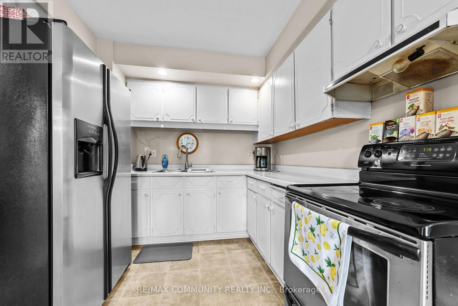 210-216 Homestead Crescent, London North, Ontario  N6G 2E5 - Photo 12 - X12432607