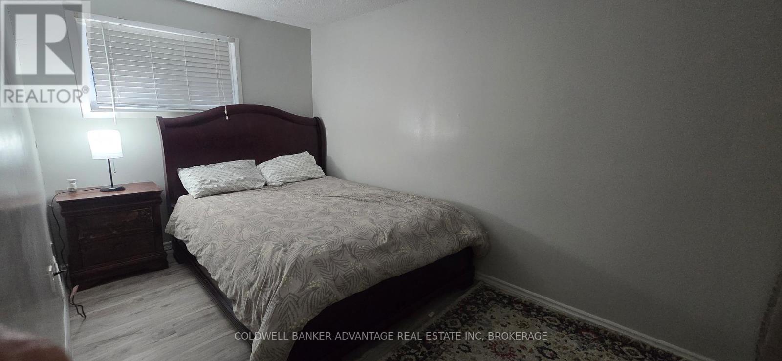 30 Tara Crescent, Thorold, Ontario  L2V 4M1 - Photo 5 - X12432643