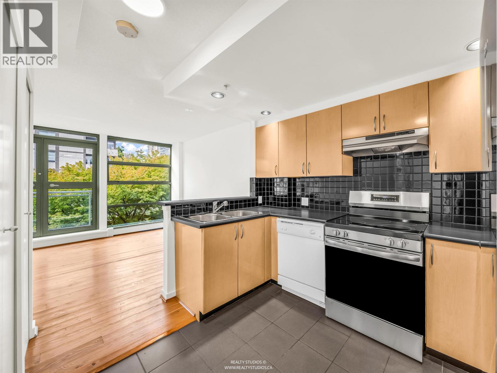 302 1688 Robson Street, Vancouver, British Columbia  V6G 1C7 - Photo 11 - R3053141