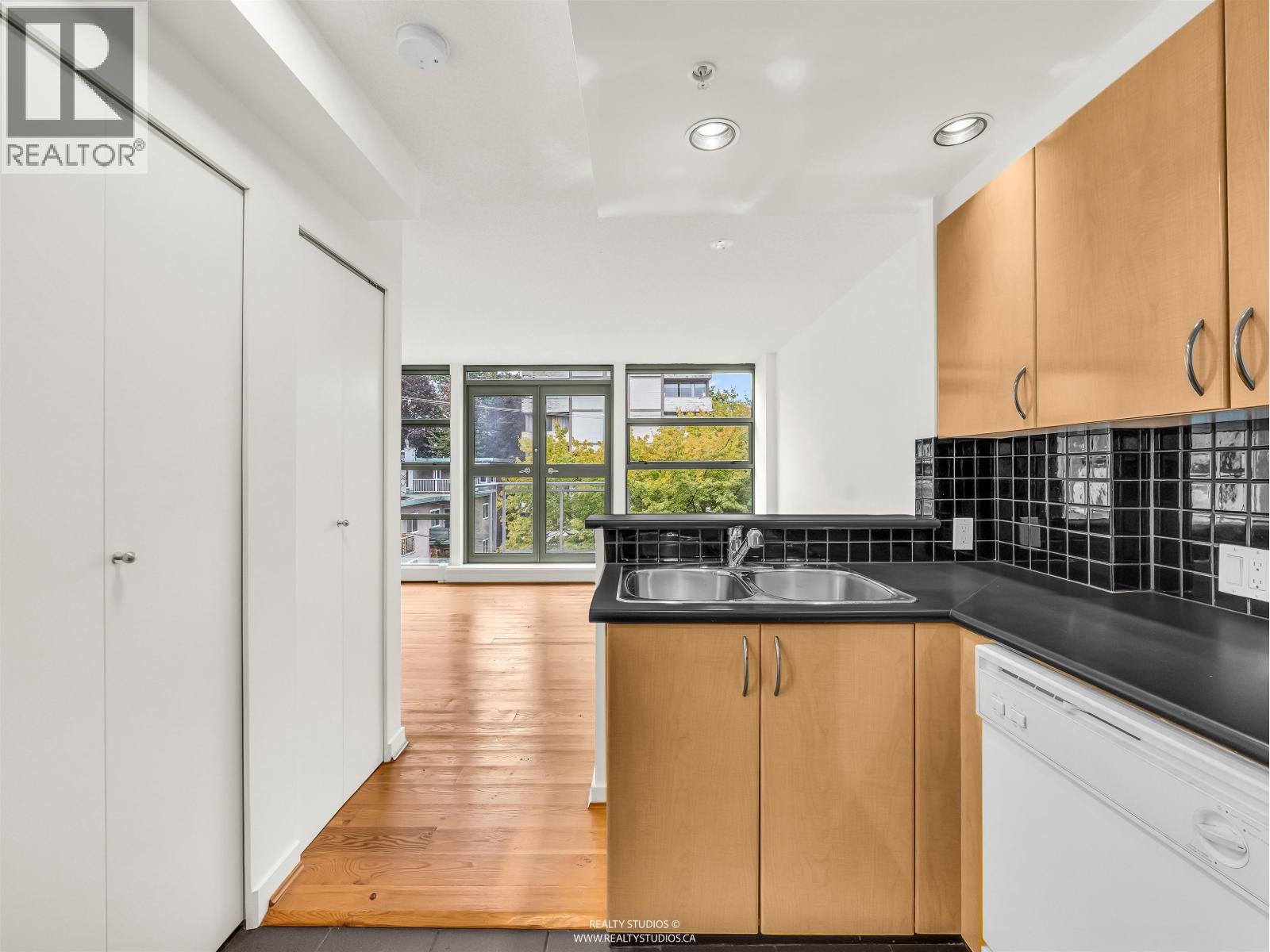 302 1688 Robson Street, Vancouver, British Columbia  V6G 1C7 - Photo 14 - R3053141