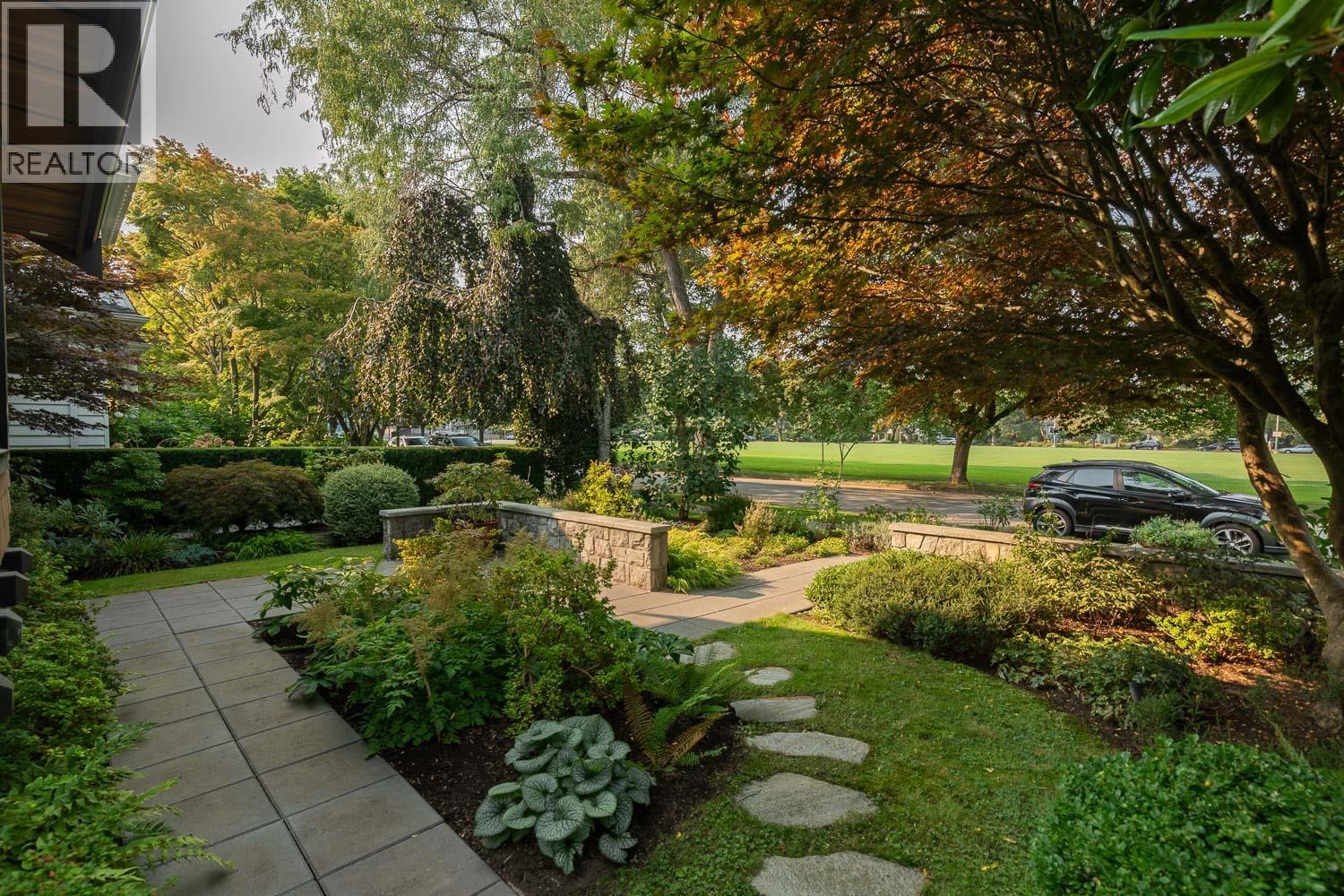 3230 W 31st Avenue, Vancouver, British Columbia  V6L 2A7 - Photo 2 - R3053159