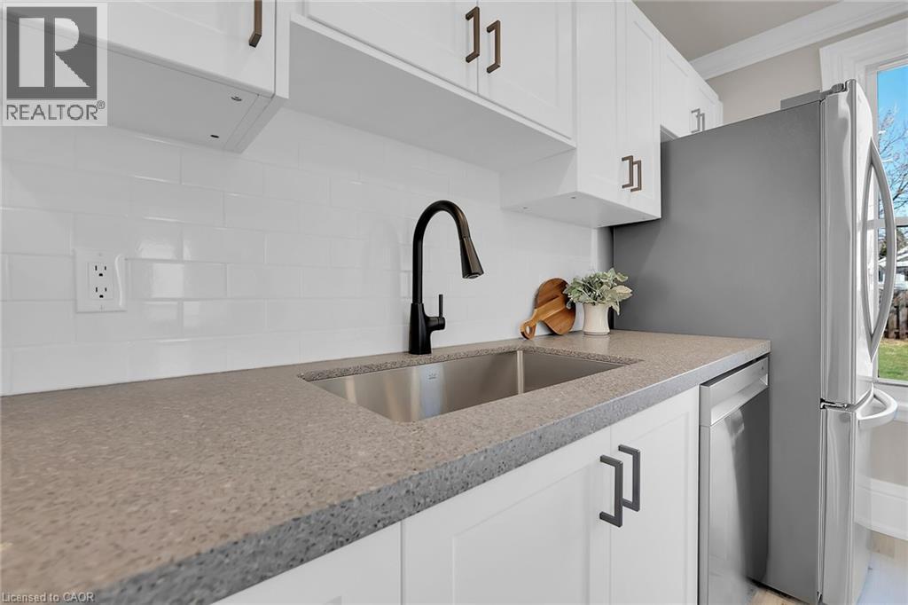 70 Robins Avenue, Hamilton, Ontario  L8H 4N4 - Photo 6 - 40774523