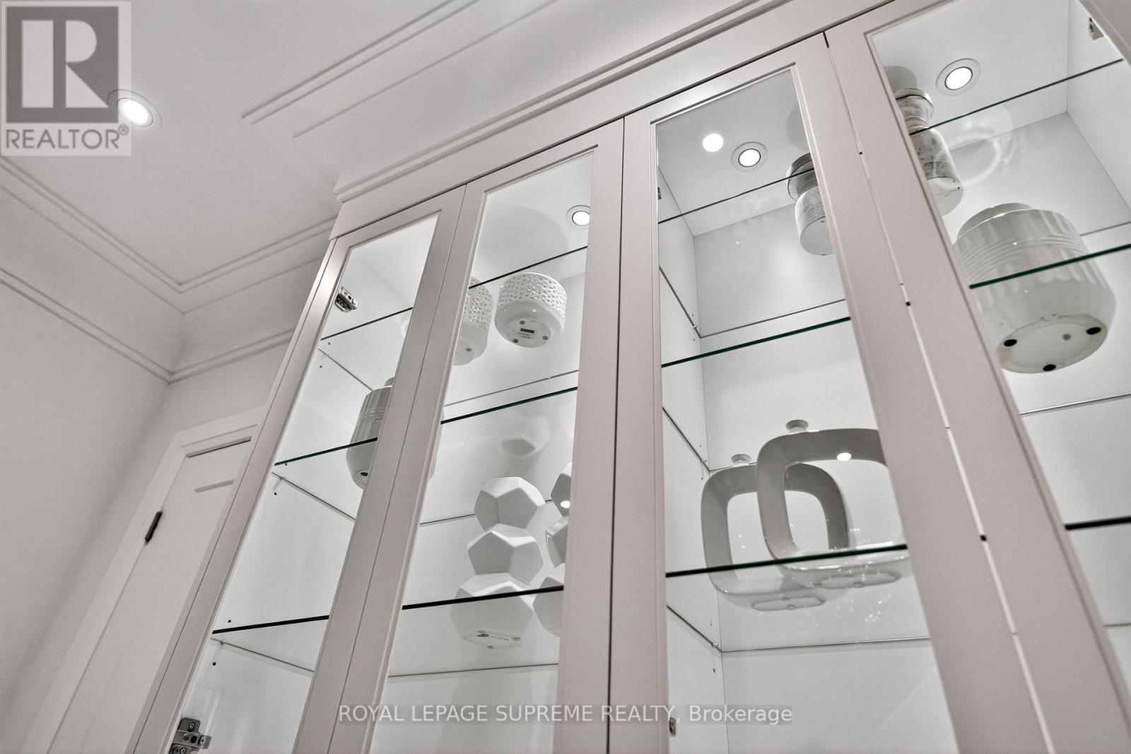 24 York Avenue, Toronto, Ontario  M6N 2V2 - Photo 21 - W12432640