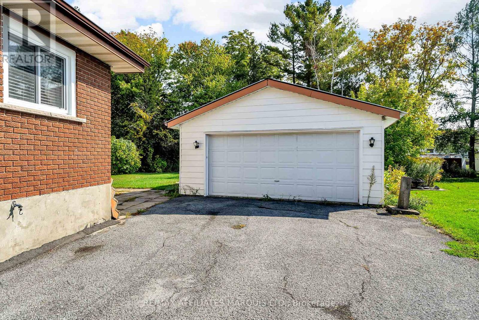 116 Lottie Avenue, Cornwall, Ontario  K6J 3M4 - Photo 2 - X12432660