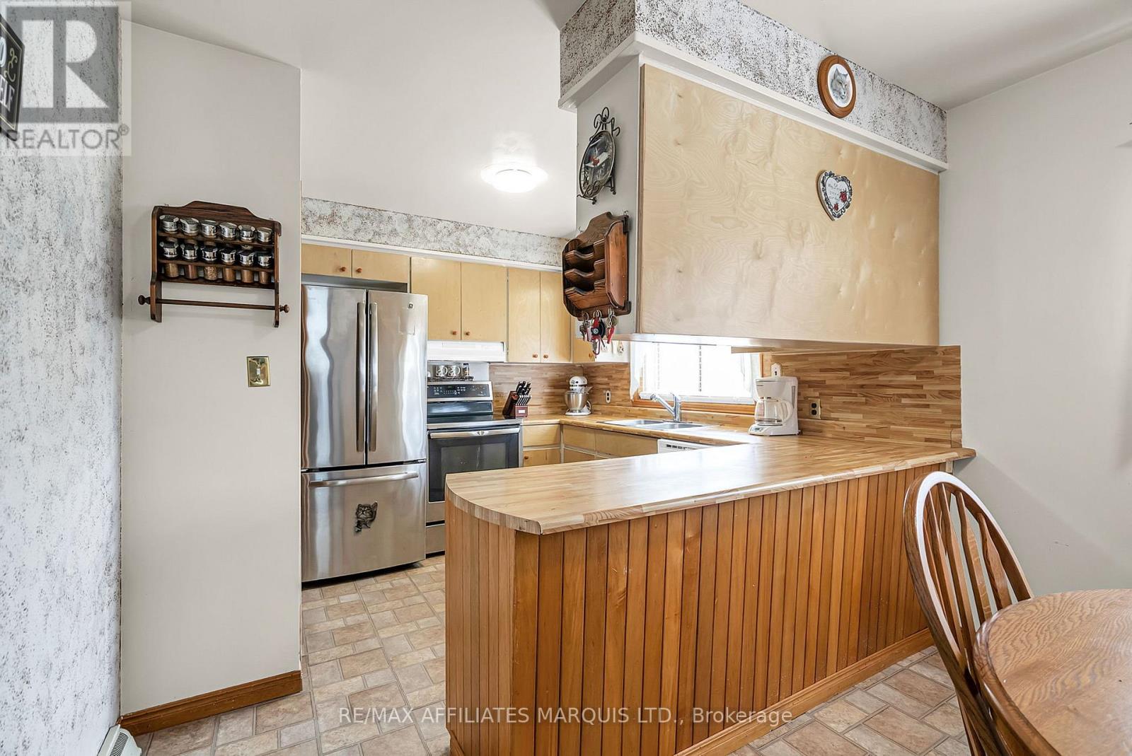 116 Lottie Avenue, Cornwall, Ontario  K6J 3M4 - Photo 5 - X12432660