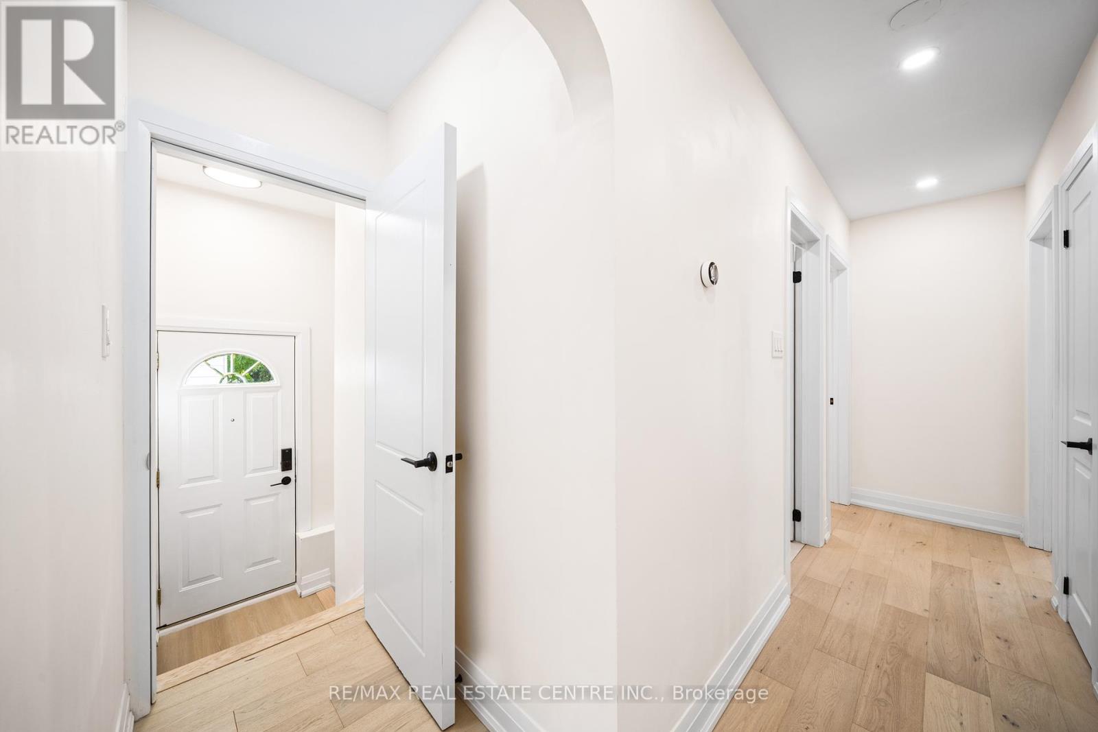 133 Inglewood Drive, Oakville, Ontario  L6K 1W8 - Photo 32 - W12426157
