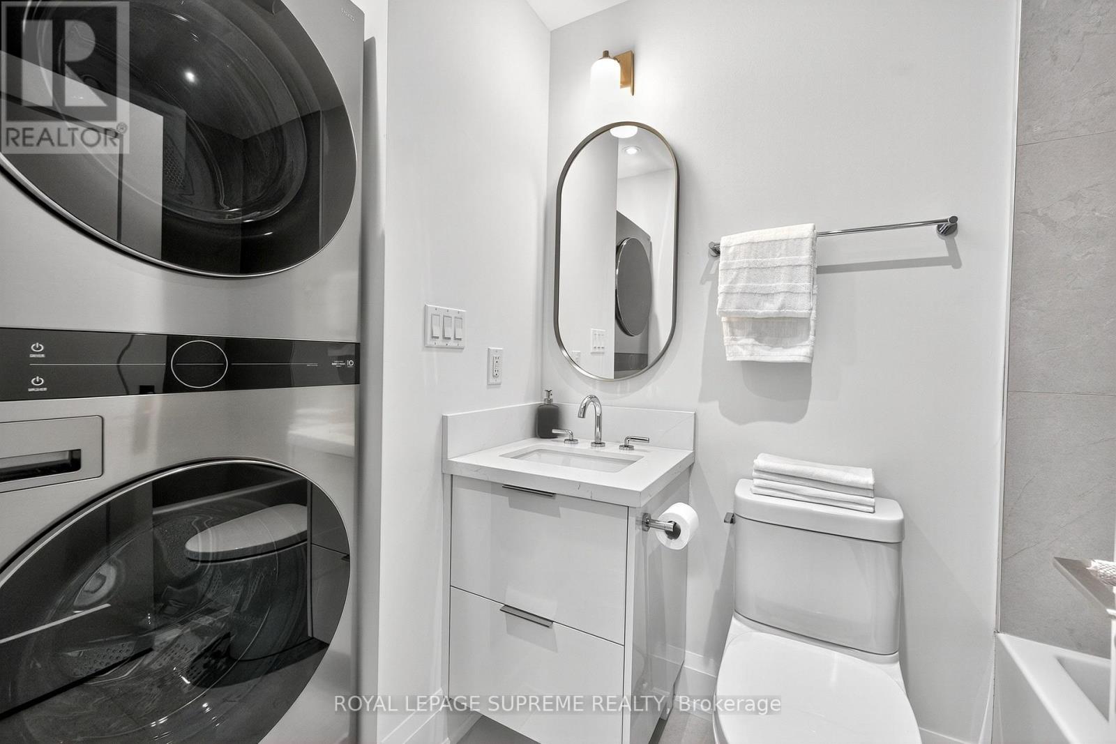 24 York Avenue, Toronto, Ontario  M6N 2V2 - Photo 39 - W12432640