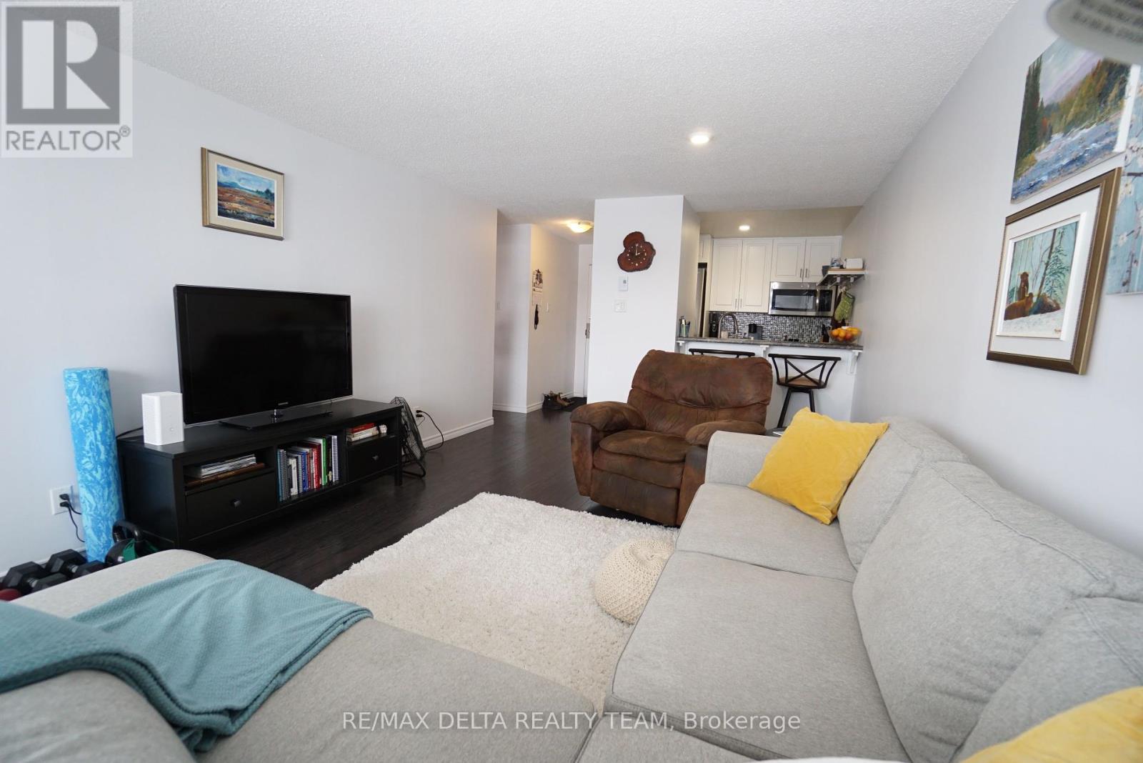 412 - 6376 Bilberry Drive, Ottawa, Ontario  K1C 4P6 - Photo 8 - X12394494