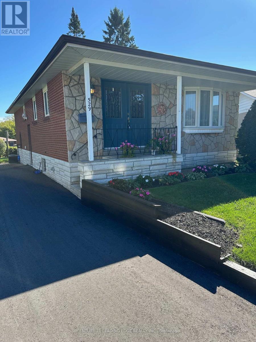 529 Carman Court, Oshawa, Ontario  L1H 6K5 - Photo 4 - E12424217