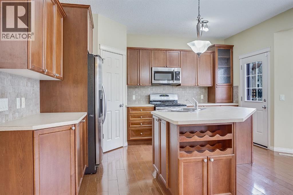 596 Cougar Ridge Drive Sw, Calgary, Alberta  T3H 5A4 - Photo 11 - A2216232