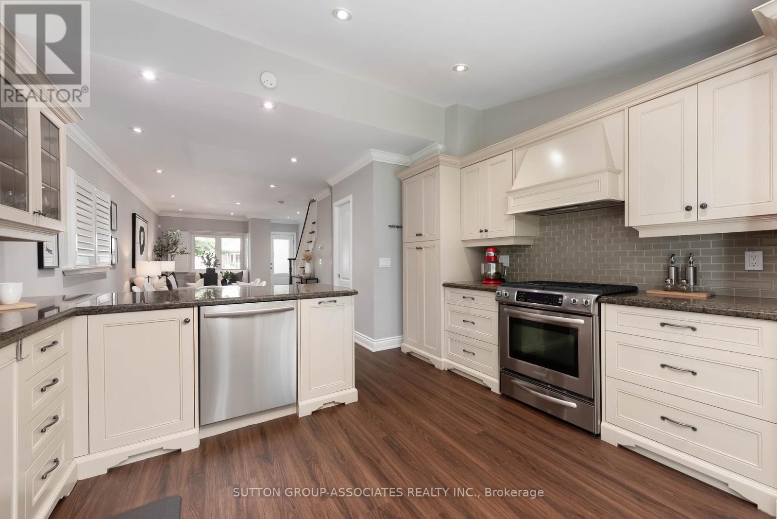 138a Cedric Avenue, Toronto, Ontario  M6C 3X8 - Photo 11 - C12432680