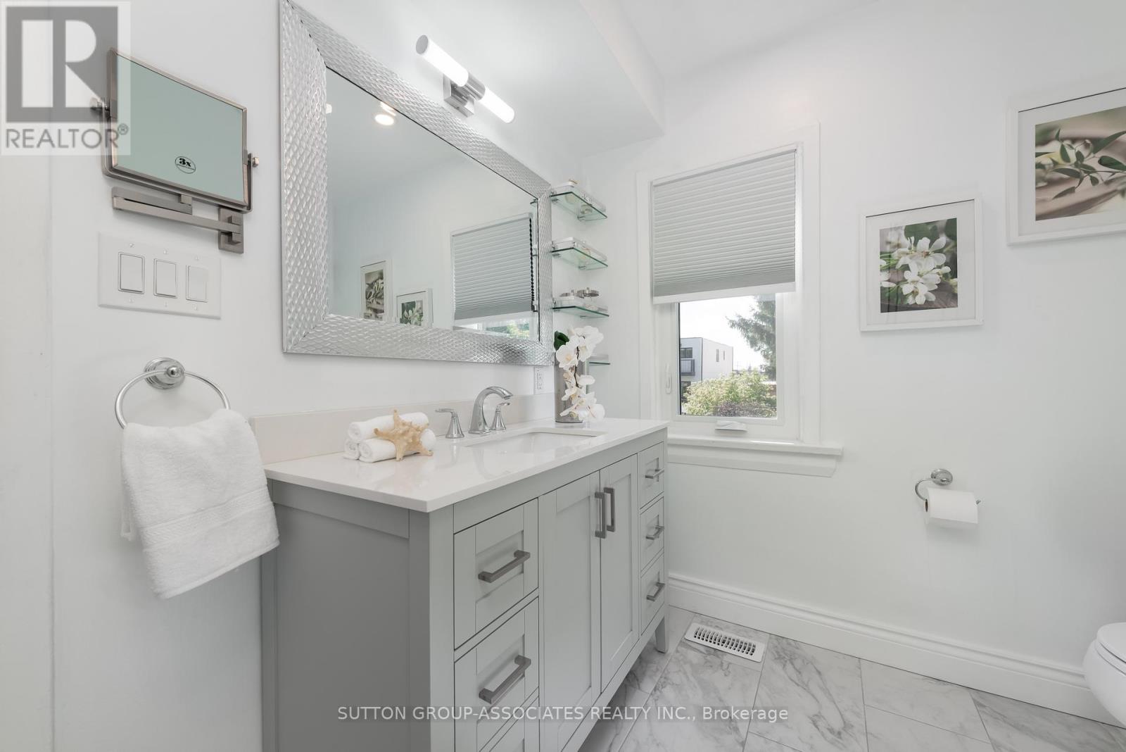 138a Cedric Avenue, Toronto, Ontario  M6C 3X8 - Photo 15 - C12432680