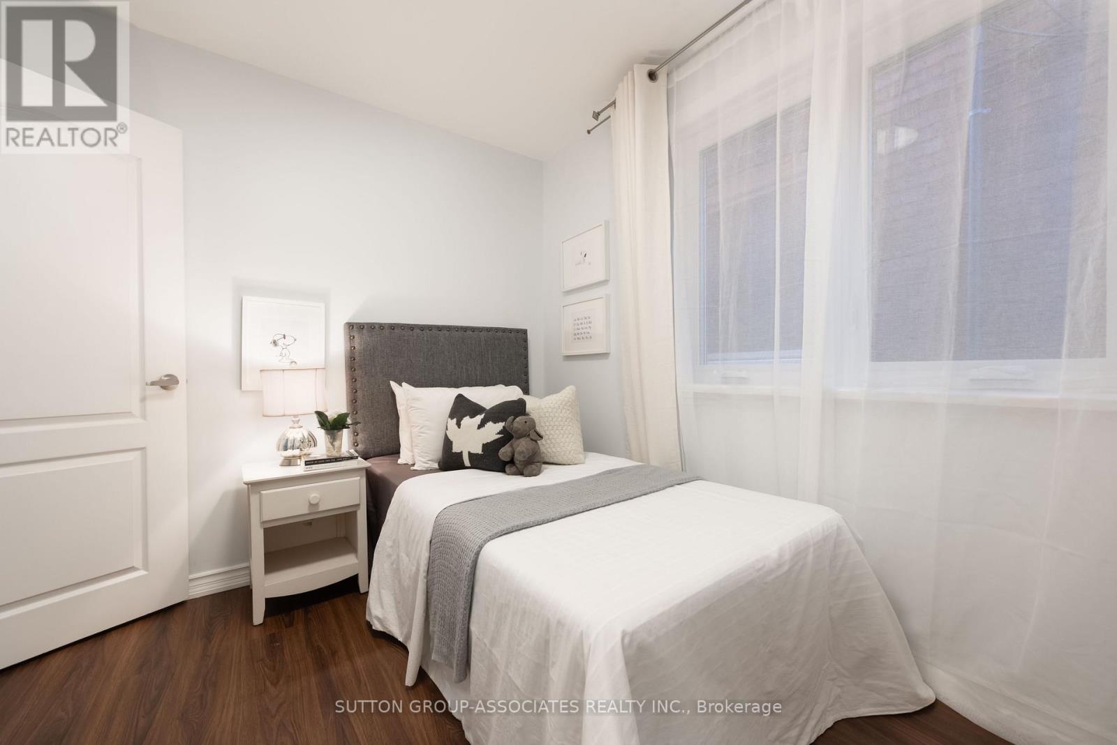 138a Cedric Avenue, Toronto, Ontario  M6C 3X8 - Photo 16 - C12432680