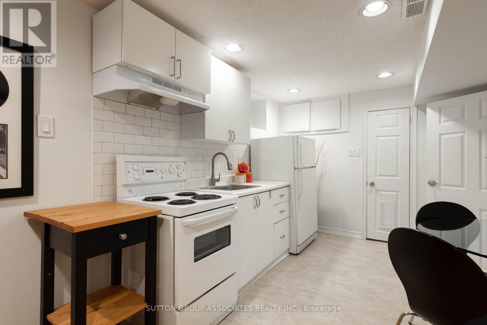 138a Cedric Avenue, Toronto, Ontario  M6C 3X8 - Photo 21 - C12432680