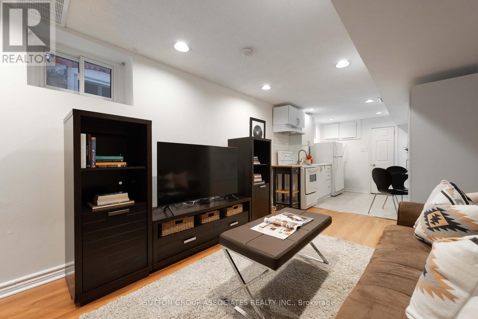 138a Cedric Avenue, Toronto, Ontario  M6C 3X8 - Photo 22 - C12432680