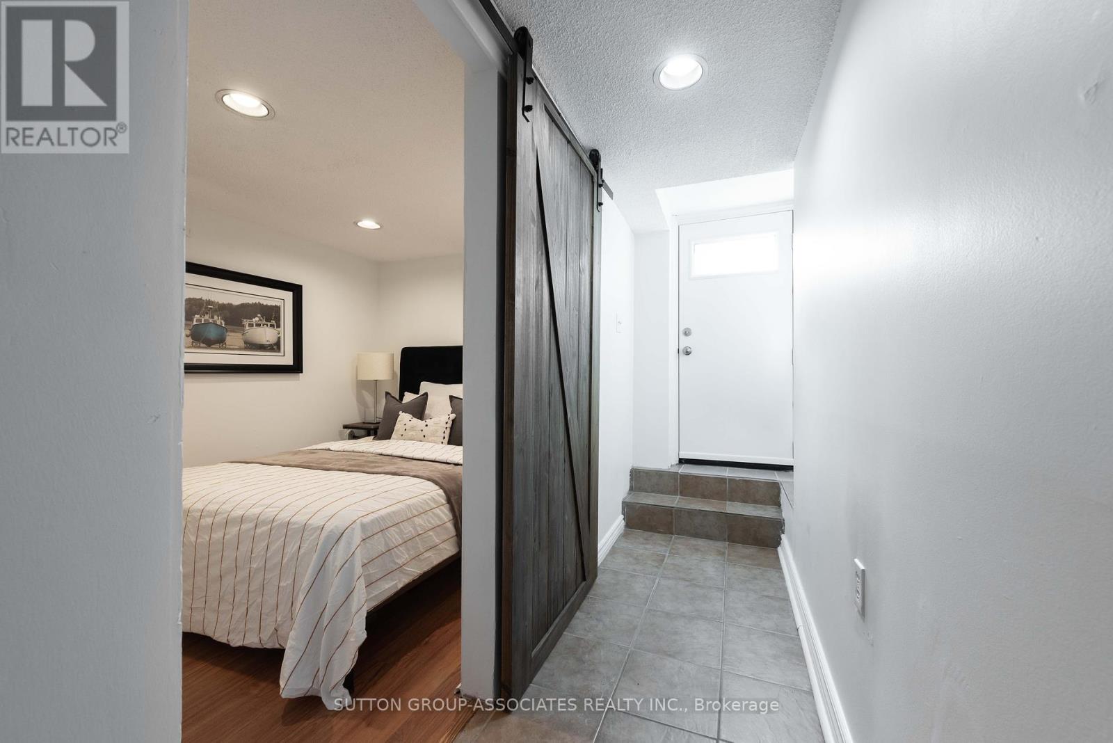 138a Cedric Avenue, Toronto, Ontario  M6C 3X8 - Photo 24 - C12432680