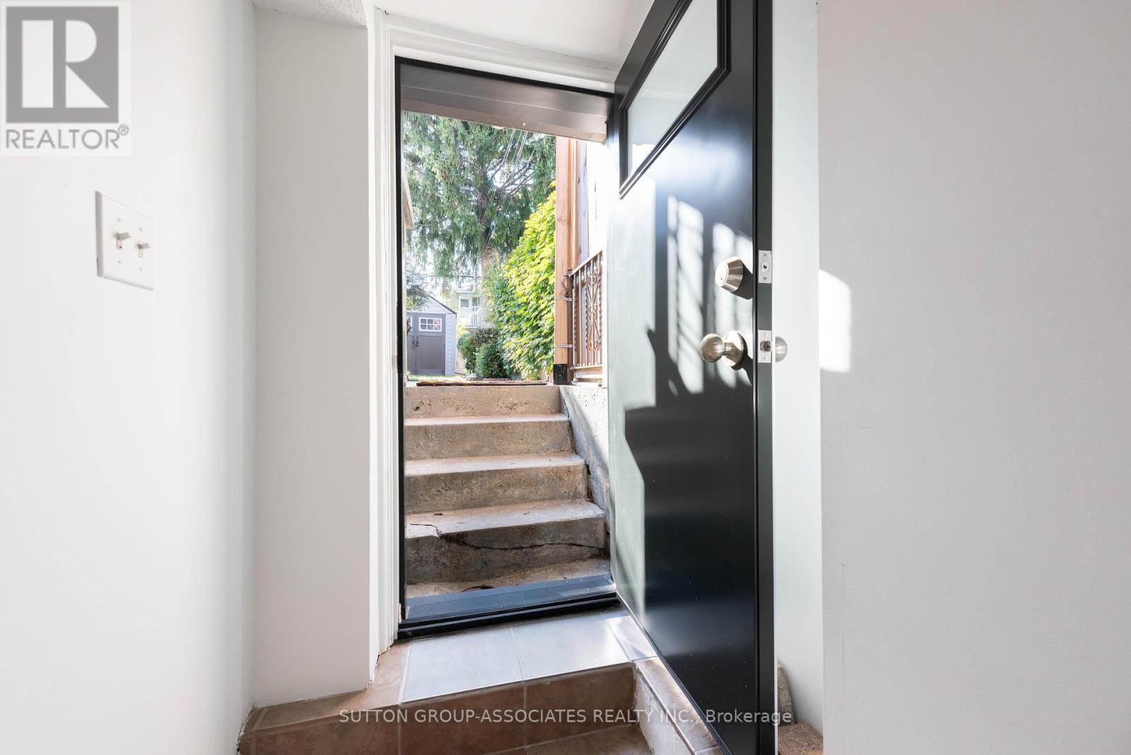 138a Cedric Avenue, Toronto, Ontario  M6C 3X8 - Photo 26 - C12432680