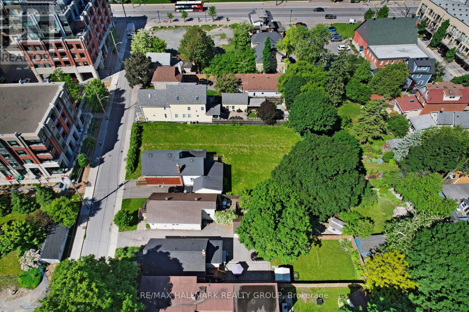 67 Springhurst Avenue, Ottawa, Ontario  K1S 0E2 - Photo 2 - X12432728