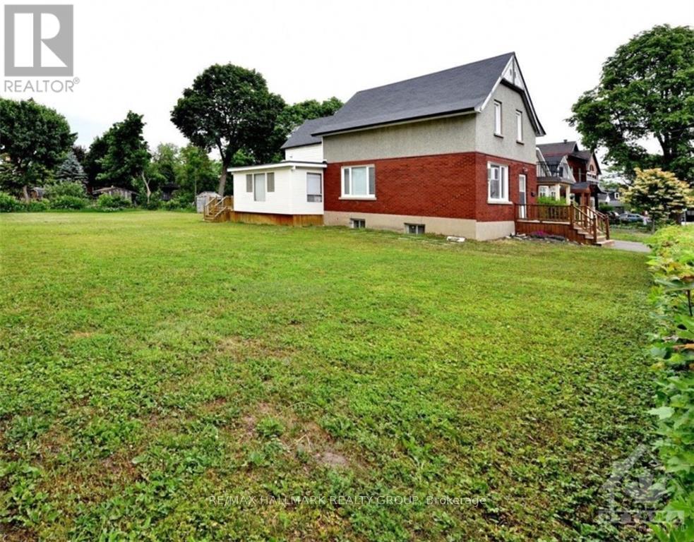 67 Springhurst Avenue, Ottawa, Ontario  K1S 0E2 - Photo 3 - X12432728