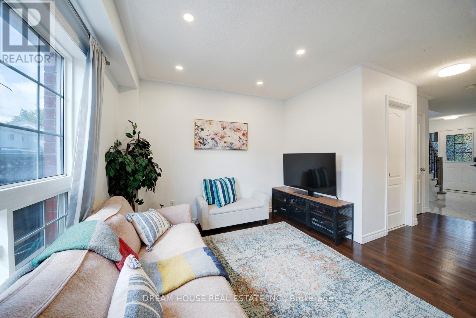 417 King Street E, East Gwillimbury, Ontario  L0G 1M0 - Photo 10 - N12432676