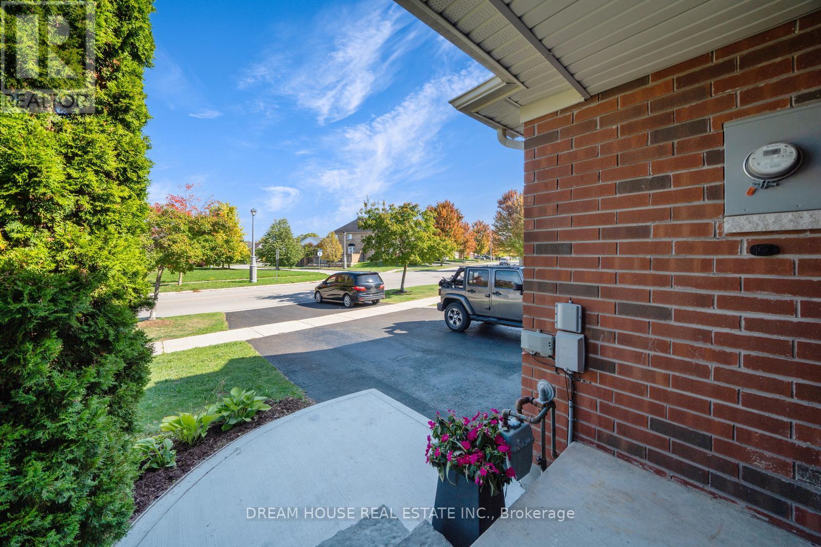 417 King Street E, East Gwillimbury, Ontario  L0G 1M0 - Photo 4 - N12432676