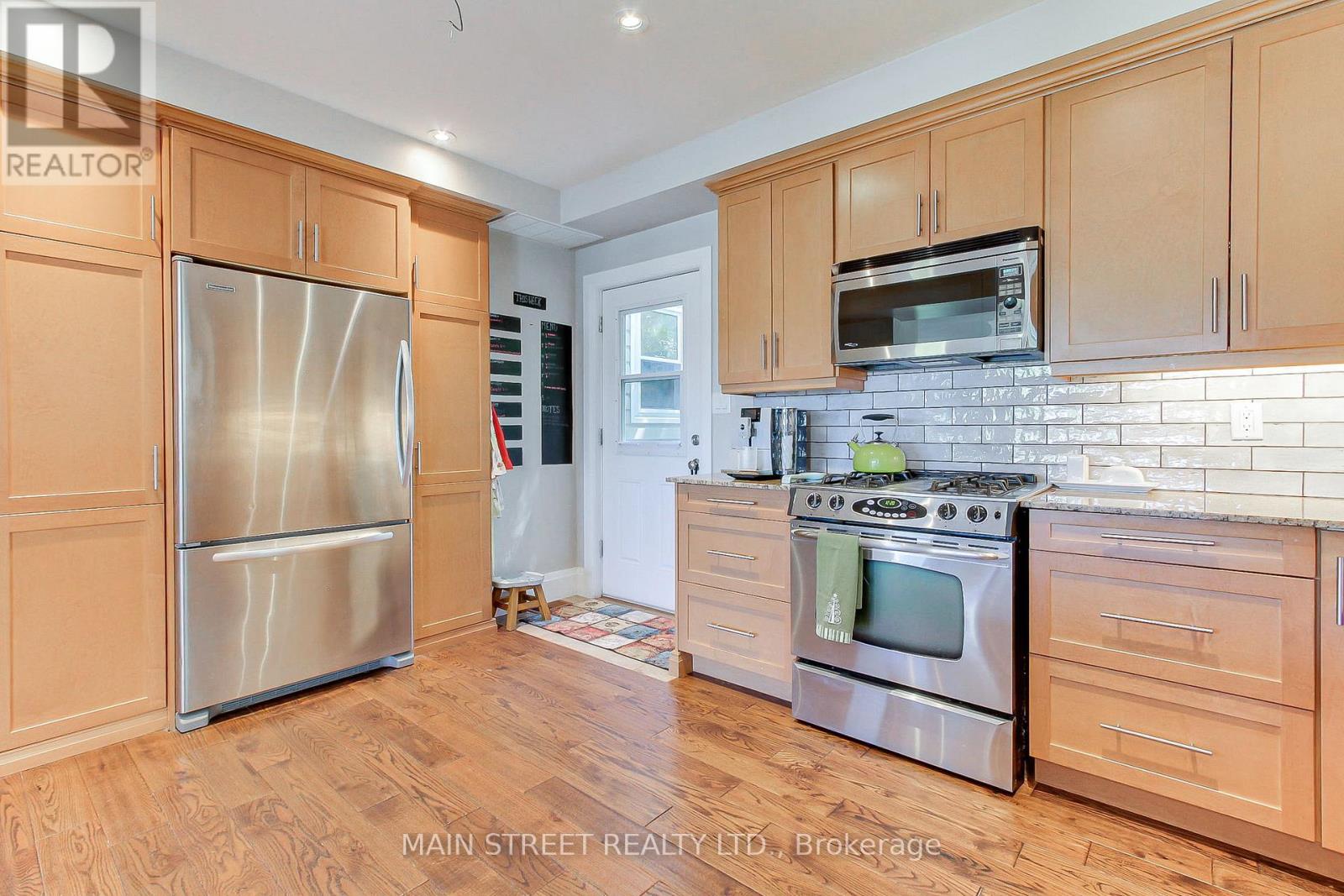 315 Cotter Street, Newmarket, Ontario  L3Y 3X9 - Photo 10 - N12432697