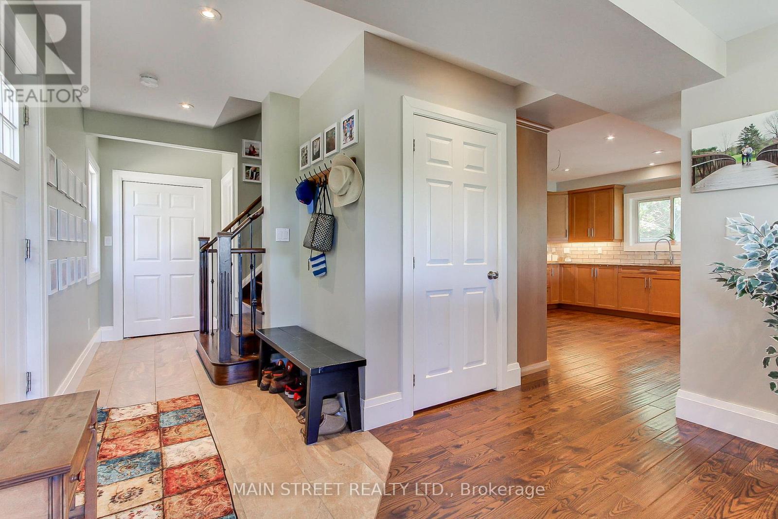 315 Cotter Street, Newmarket, Ontario  L3Y 3X9 - Photo 6 - N12432697