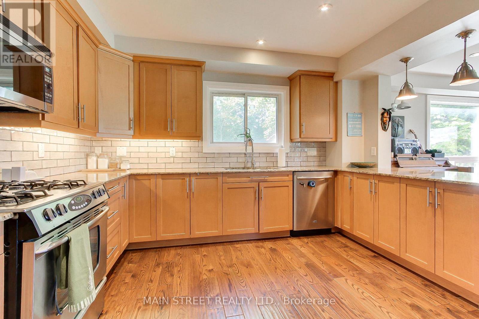 315 Cotter Street, Newmarket, Ontario  L3Y 3X9 - Photo 9 - N12432697