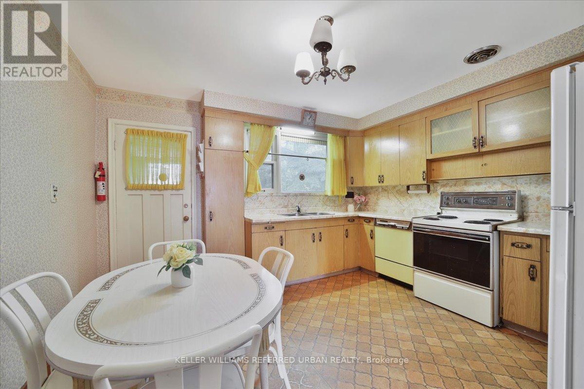 354 Betty Ann Drive, Toronto, Ontario  M2R 1B3 - Photo 11 - C12383559