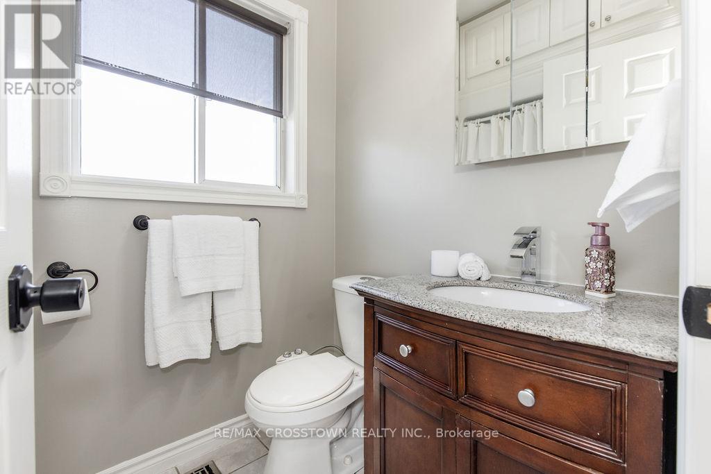 1 Bloxham Place, Barrie, Ontario  L4N 9K3 - Photo 25 - S12431855