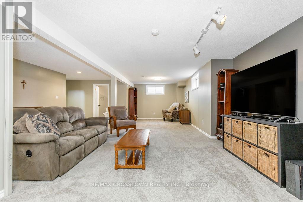 1 Bloxham Place, Barrie, Ontario  L4N 9K3 - Photo 34 - S12431855