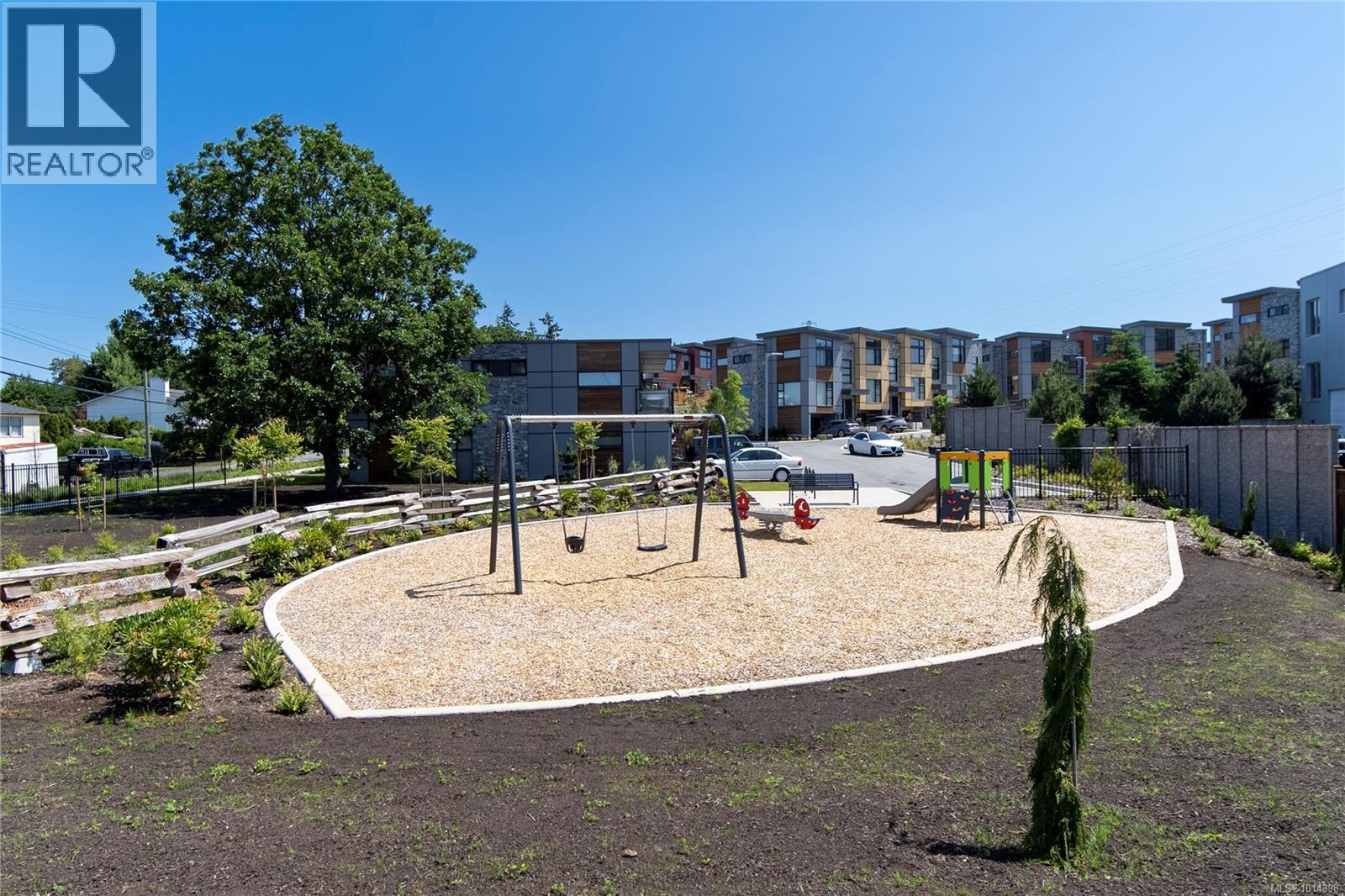 14 4253 Dieppe Rd, Saanich, British Columbia V8X 2N2 - Photo 39 - 1014398