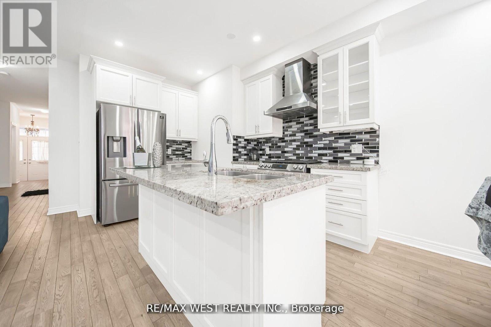 213 Sarah Cline Drive, Oakville, Ontario  L6M 0T8 - Photo 17 - W12432677